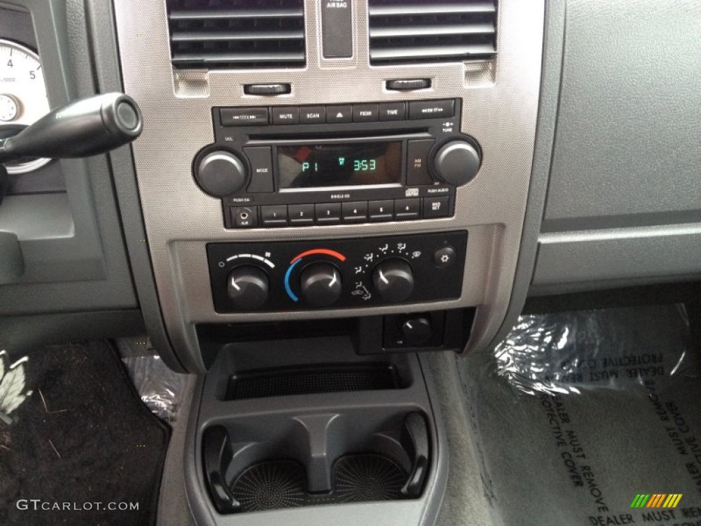 2006 Dodge Dakota SLT Quad Cab 4x4 Controls Photo #74590978