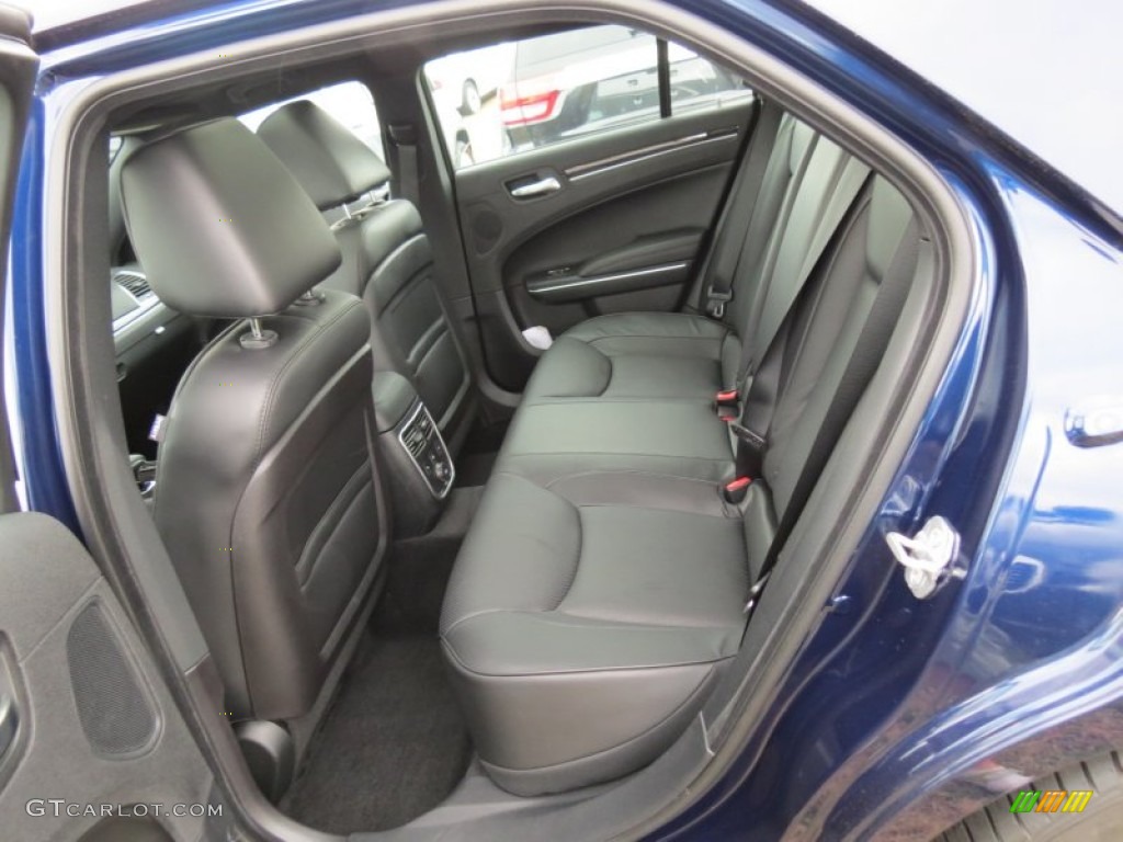 2013 Chrysler 300 C Rear Seat Photo #74591108