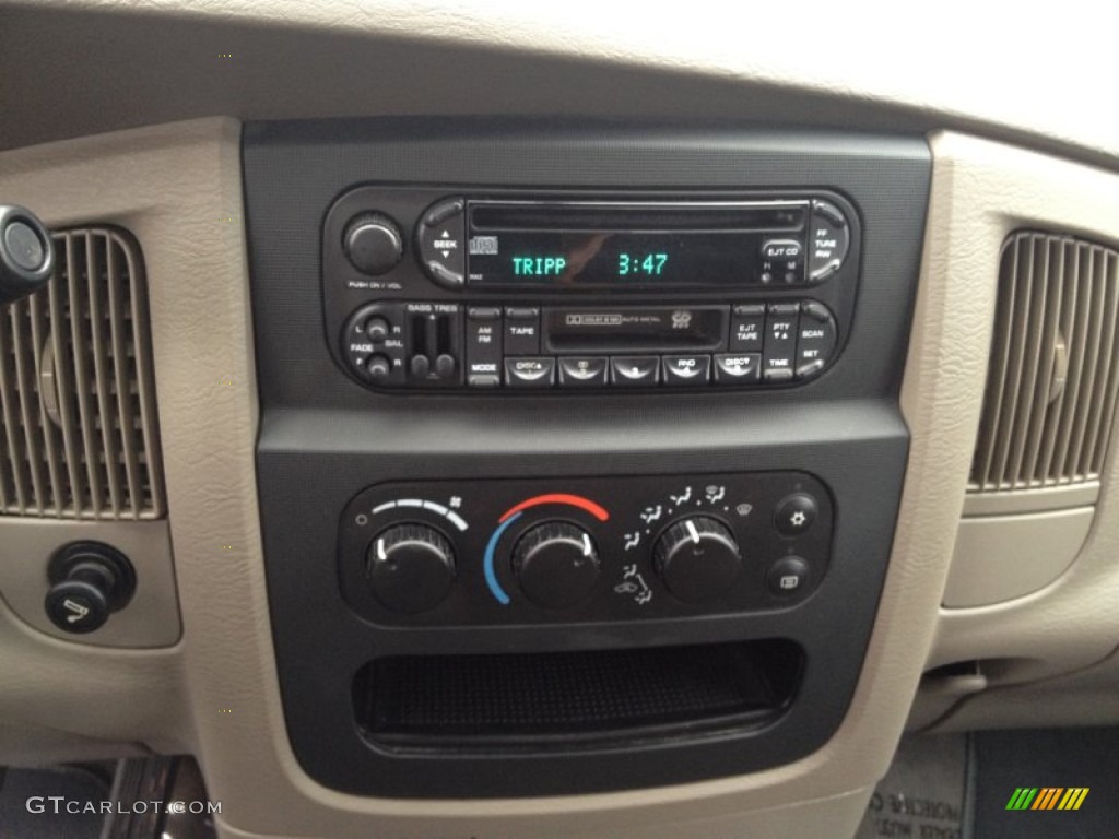 2004 Dodge Ram 1500 SLT Quad Cab 4x4 Controls Photo #74592290