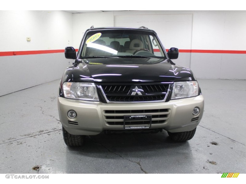 2005 Montero Limited 4x4 - Midnight Black / Tan photo #3