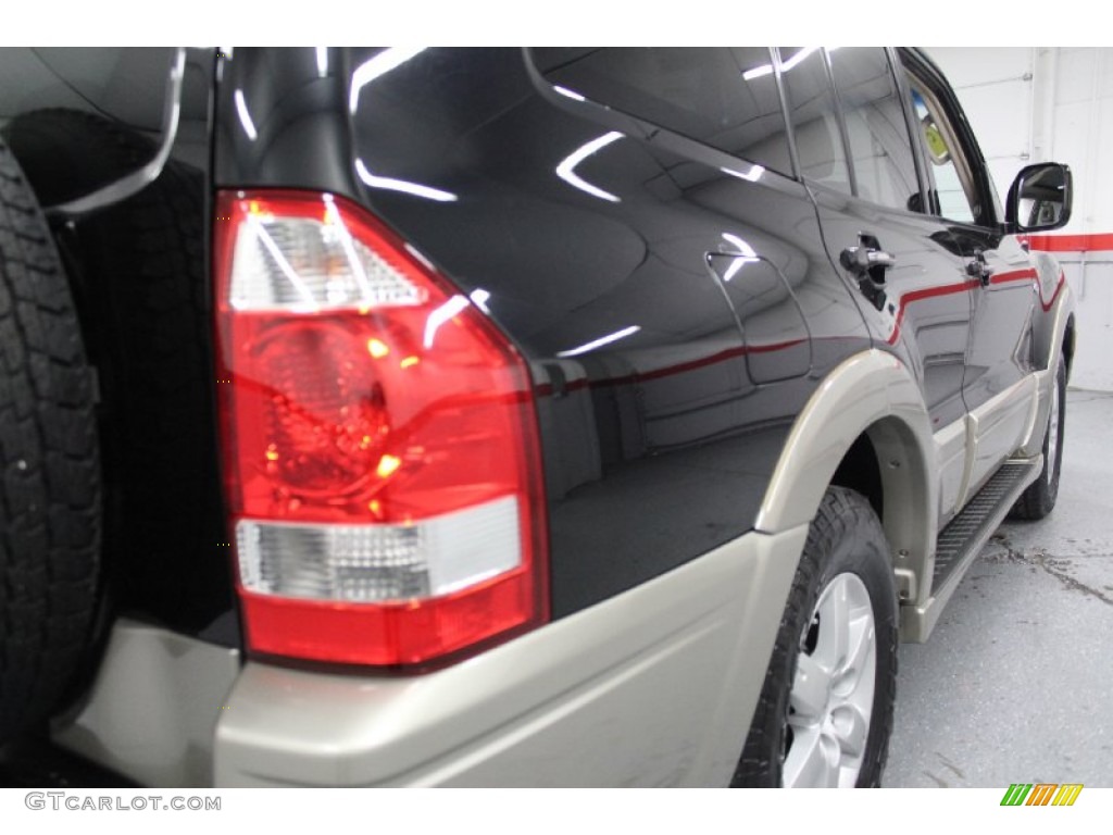 2005 Montero Limited 4x4 - Midnight Black / Tan photo #21