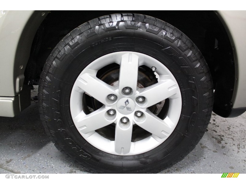 2005 Mitsubishi Montero Limited 4x4 Wheel Photo #74595530