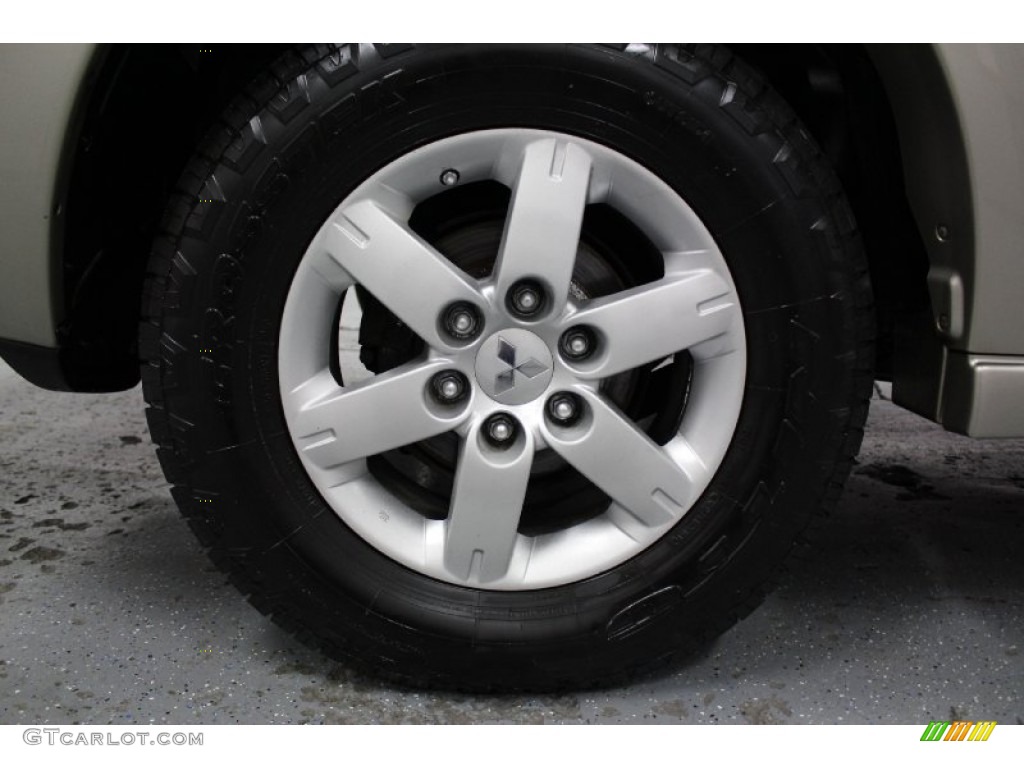 2005 Mitsubishi Montero Limited 4x4 Wheel Photo #74595596