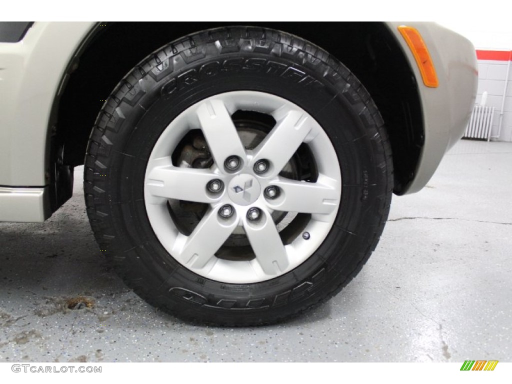 2005 Mitsubishi Montero Limited 4x4 Wheel Photos