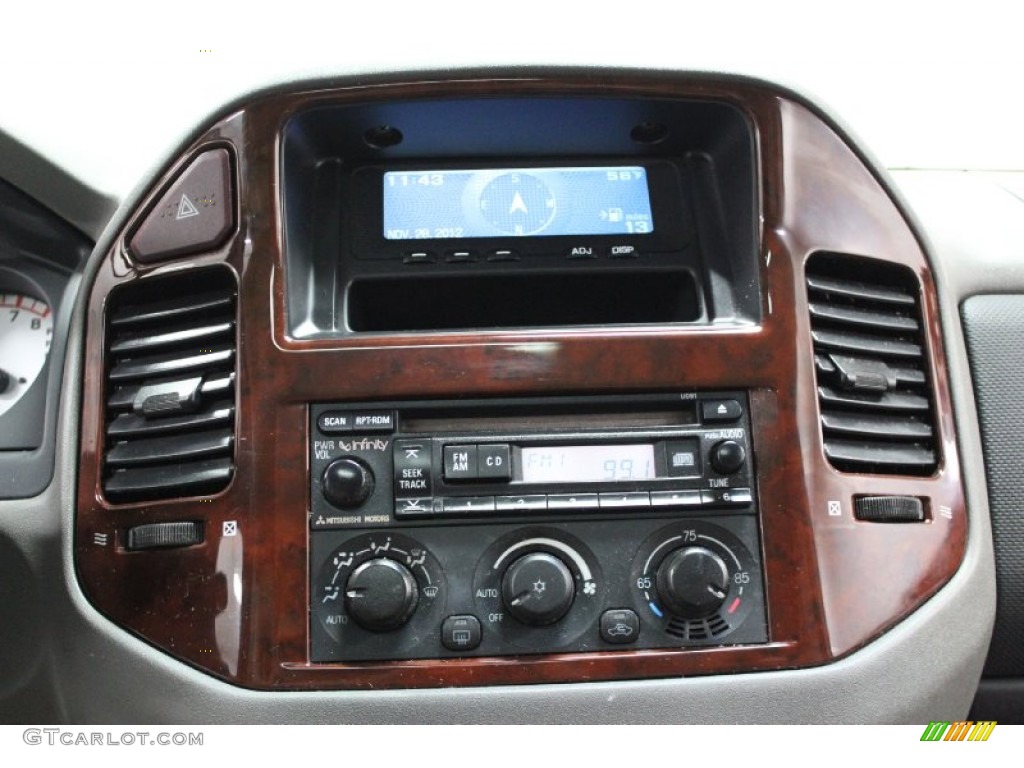 2005 Mitsubishi Montero Limited 4x4 Controls Photo #74595827