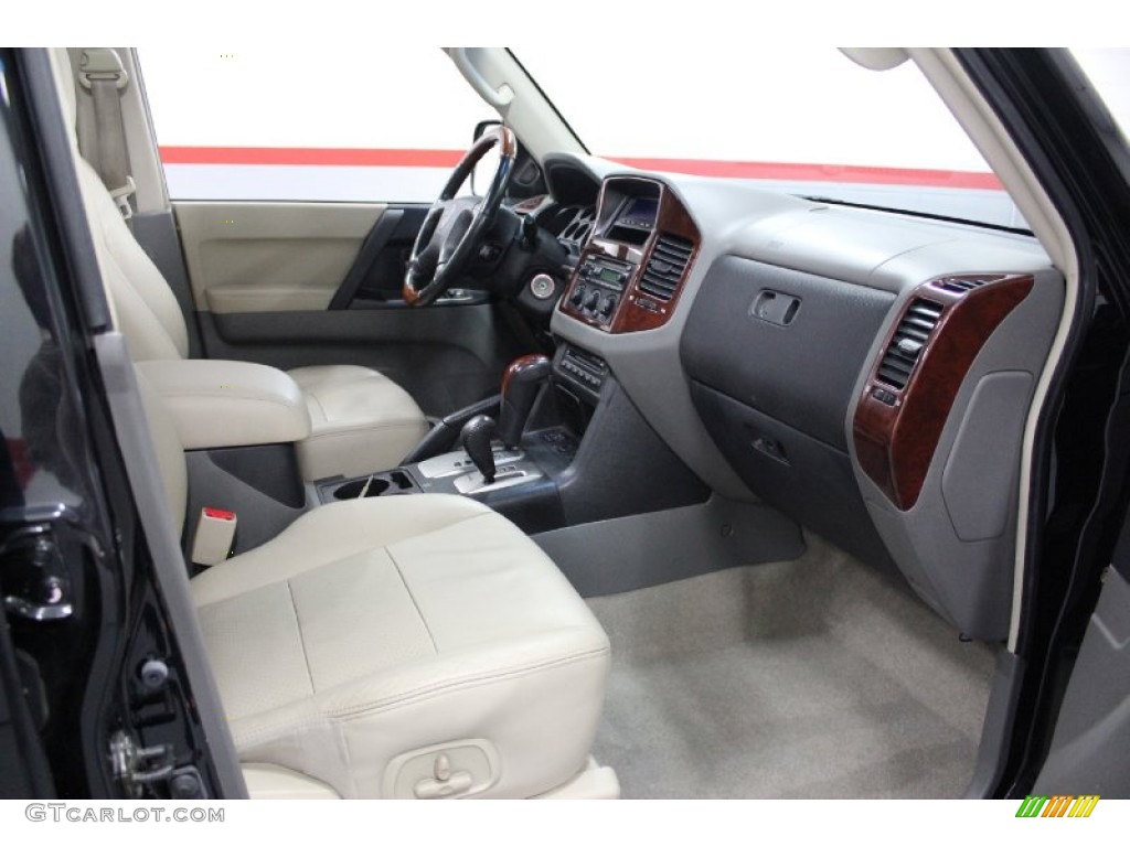 Tan Interior 2005 Mitsubishi Montero Limited 4x4 Photo #74596220