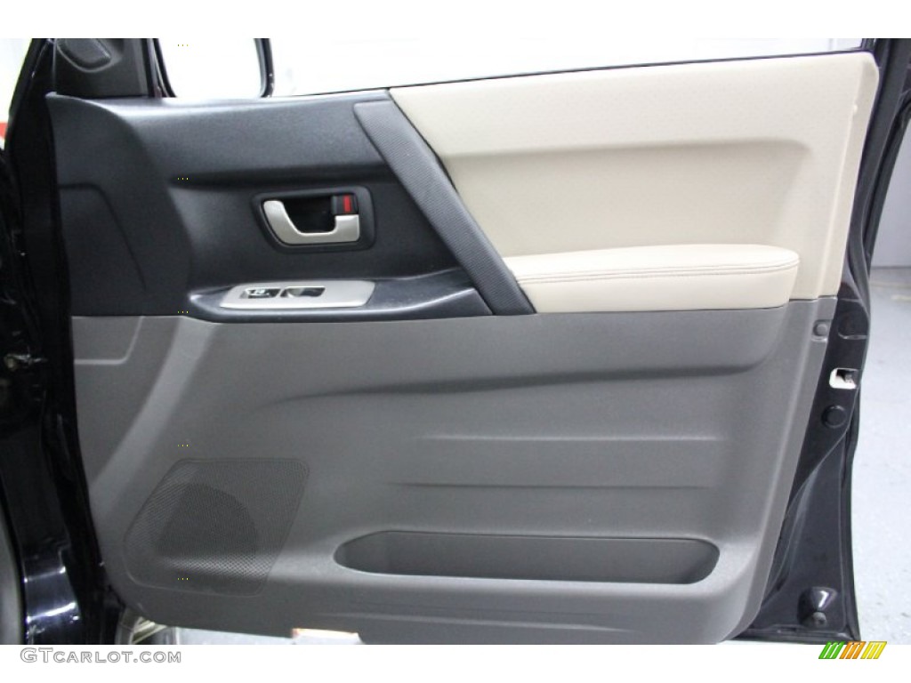 2005 Mitsubishi Montero Limited 4x4 Tan Door Panel Photo #74596328