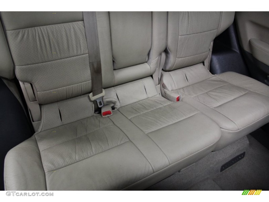 2005 Mitsubishi Montero Limited 4x4 Rear Seat Photo #74596412