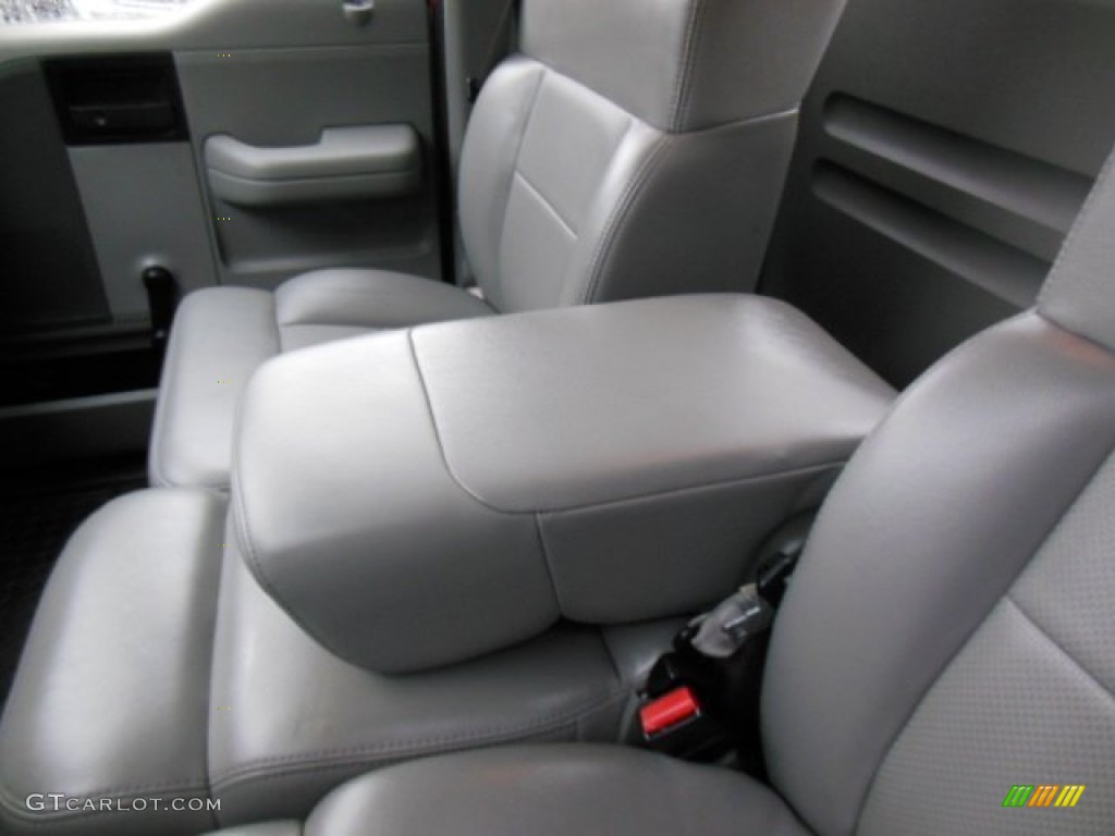 2005 F150 XL Regular Cab - Bright Red / Medium Flint Grey photo #14