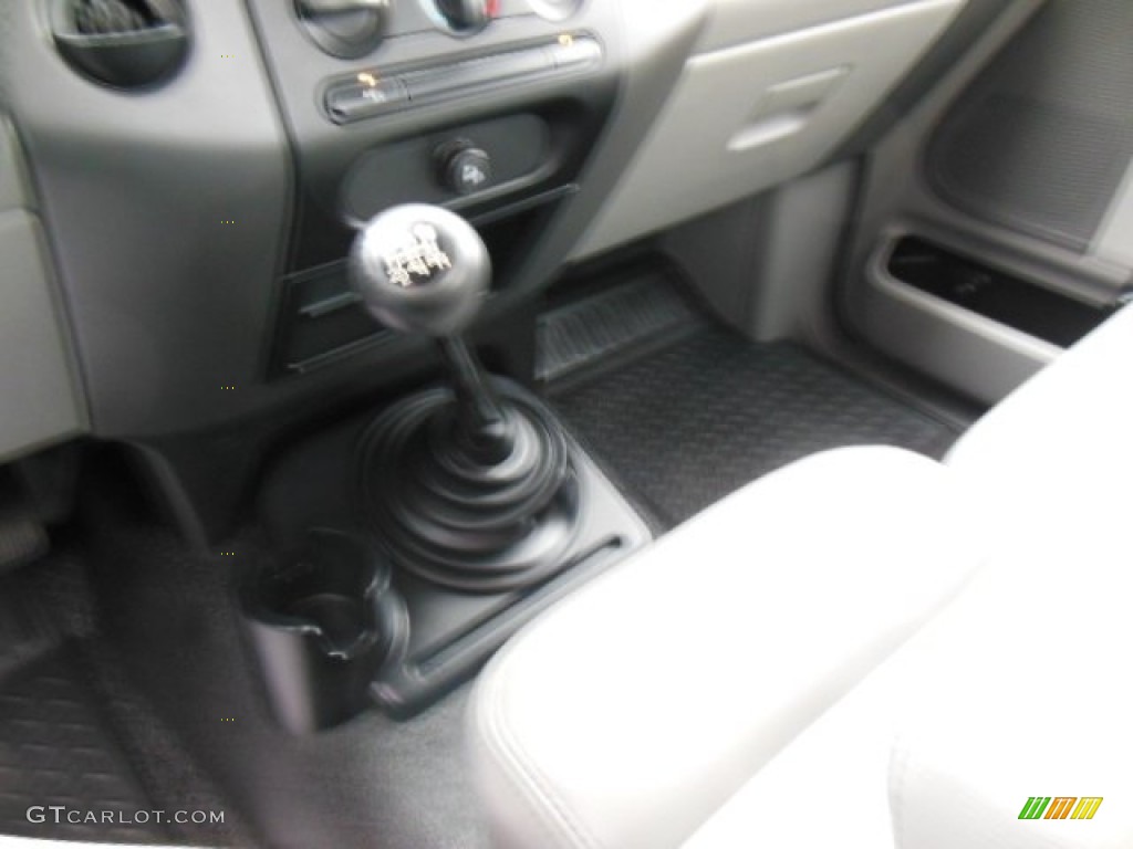 2005 F150 XL Regular Cab - Bright Red / Medium Flint Grey photo #16