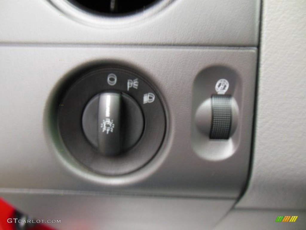 2005 F150 XL Regular Cab - Bright Red / Medium Flint Grey photo #18