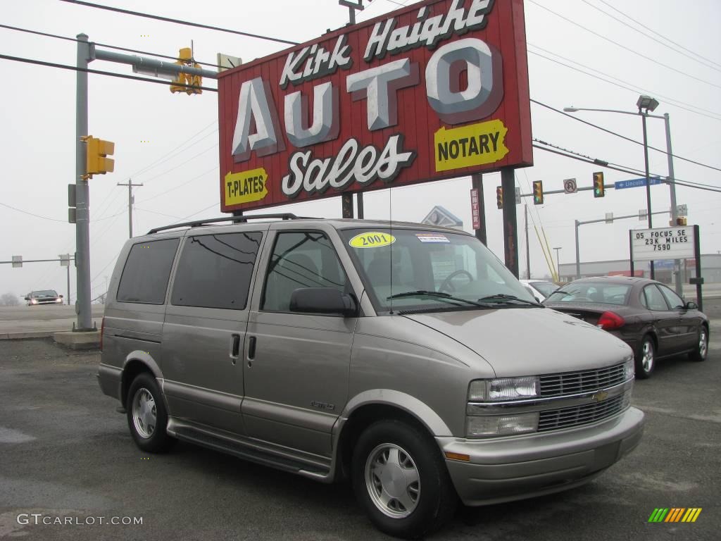 2001 Astro Passenger Van - Light Pewter Metallic / Pewter photo #1