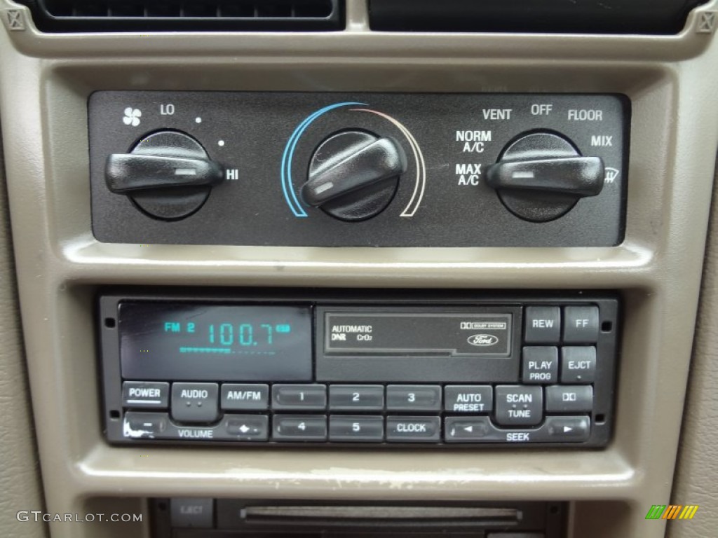 1999 Ford Mustang GT Convertible Controls Photo #74610479