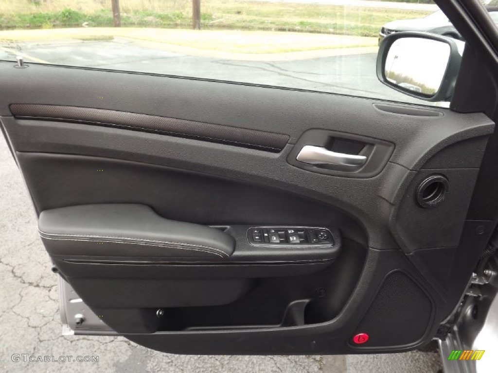 2013 Chrysler 300 S V8 Door Panel Photos