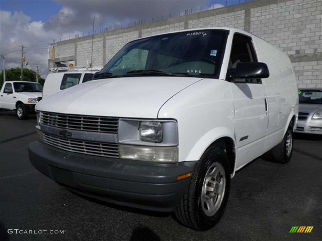 2004 Astro AWD Cargo Van - Summit White / Medium Gray photo #2