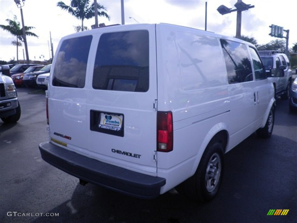 2004 Astro AWD Cargo Van - Summit White / Medium Gray photo #6