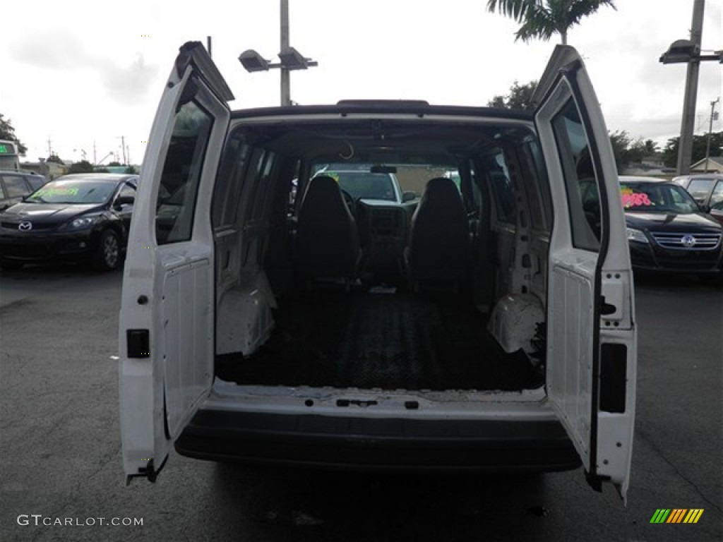 2004 Astro AWD Cargo Van - Summit White / Medium Gray photo #10