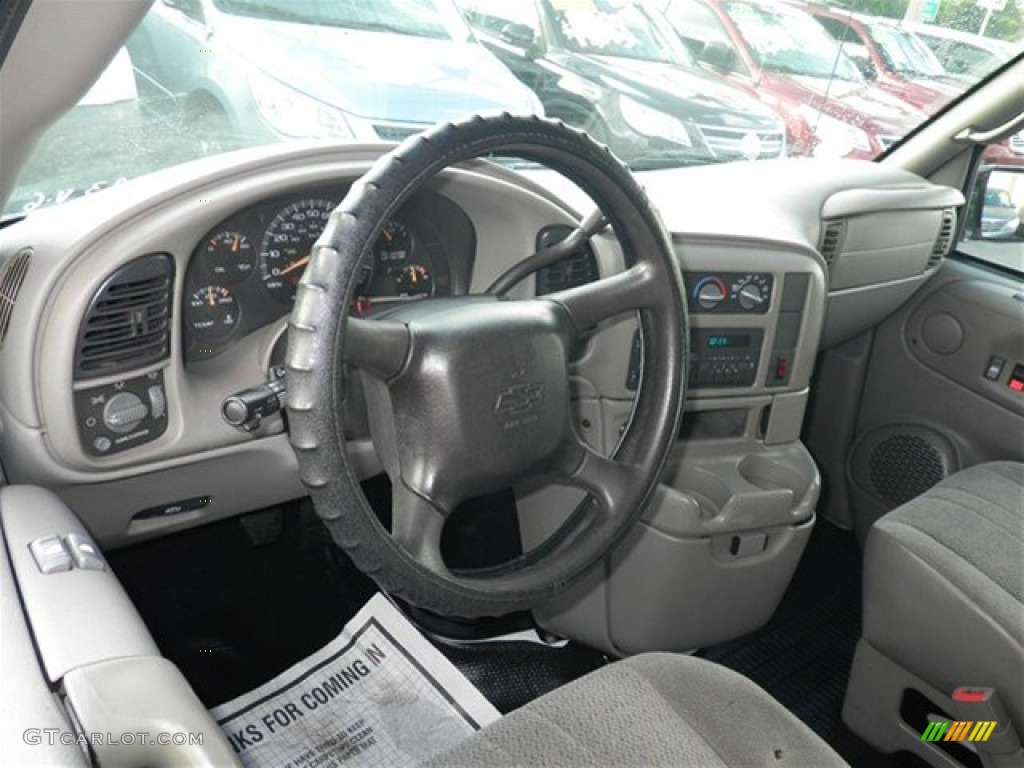 2004 Astro AWD Cargo Van - Summit White / Medium Gray photo #17