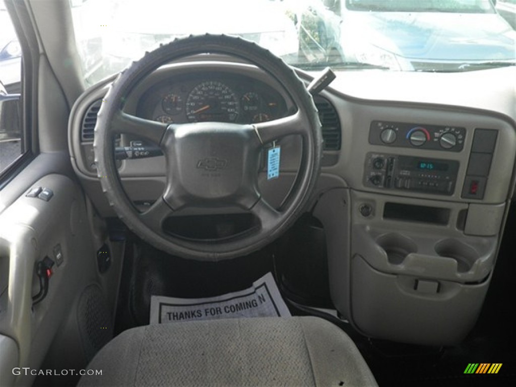 2004 Astro AWD Cargo Van - Summit White / Medium Gray photo #18