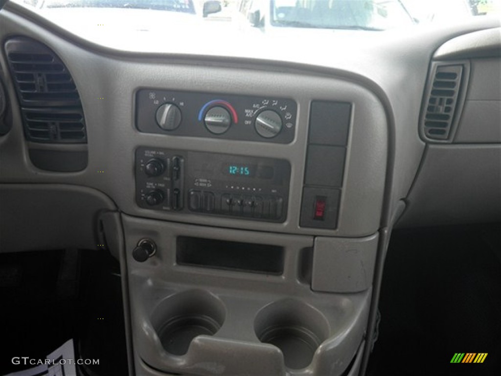 2004 Astro AWD Cargo Van - Summit White / Medium Gray photo #21