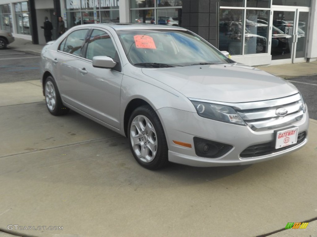2010 Fusion SE V6 - Brilliant Silver Metallic / Charcoal Black photo #3