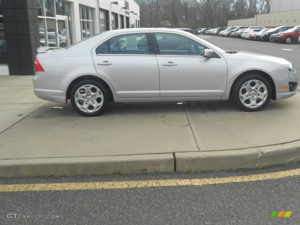 2010 Fusion SE V6 - Brilliant Silver Metallic / Charcoal Black photo #4