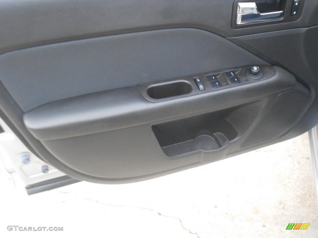 2010 Fusion SE V6 - Brilliant Silver Metallic / Charcoal Black photo #15