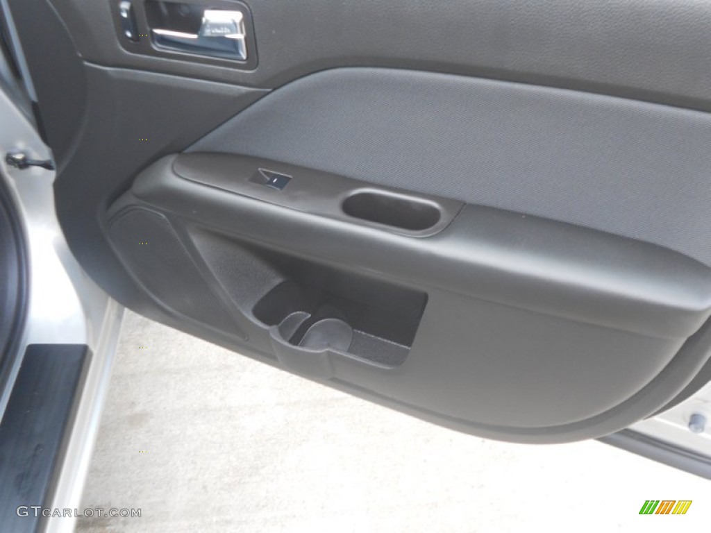 2010 Fusion SE V6 - Brilliant Silver Metallic / Charcoal Black photo #17