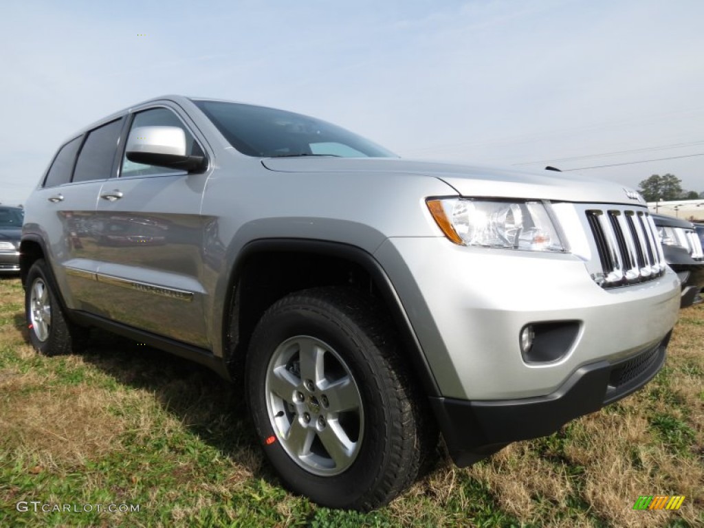 2013 Grand Cherokee Laredo - Bright Silver Metallic / Dark Graystone/Medium Graystone photo #4