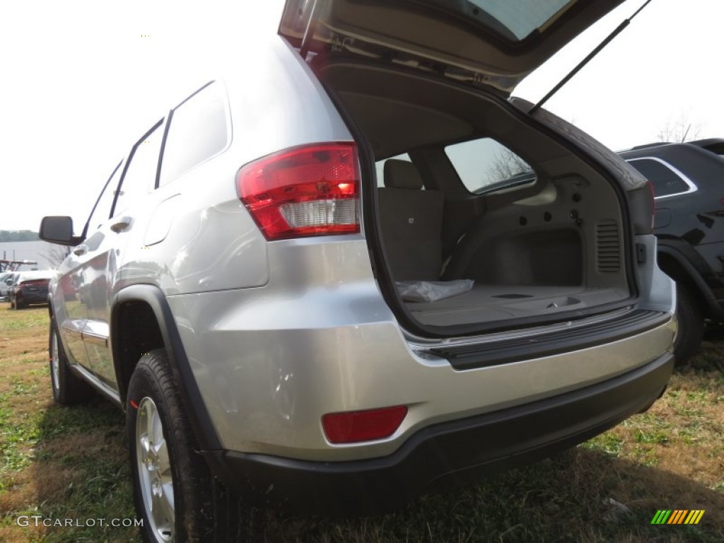 2013 Grand Cherokee Laredo - Bright Silver Metallic / Dark Graystone/Medium Graystone photo #9