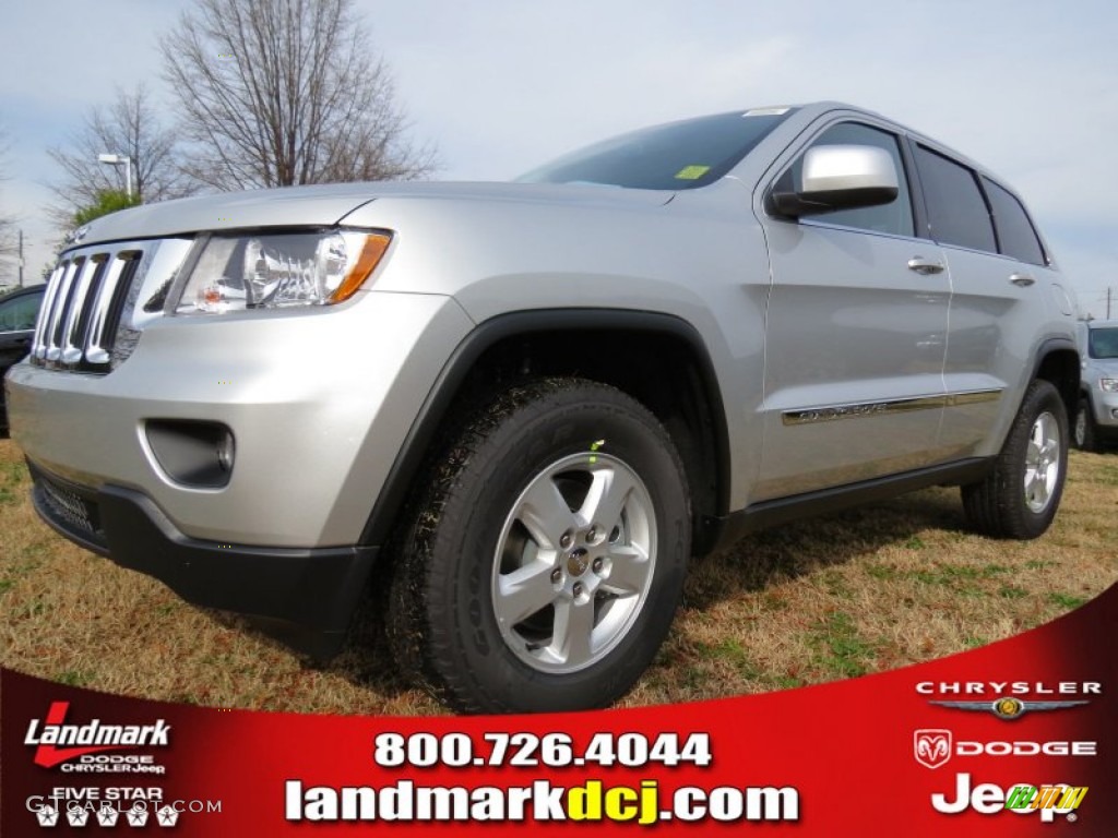 Bright Silver Metallic Jeep Grand Cherokee