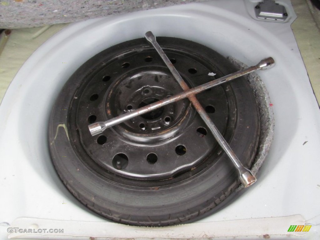 2010 Impala LS - Summit White / Gray photo #15