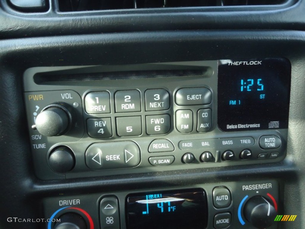 2003 Chevrolet Corvette Convertible Audio System Photo #74640606