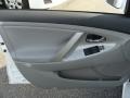 Super White - Camry SE Photo No. 6