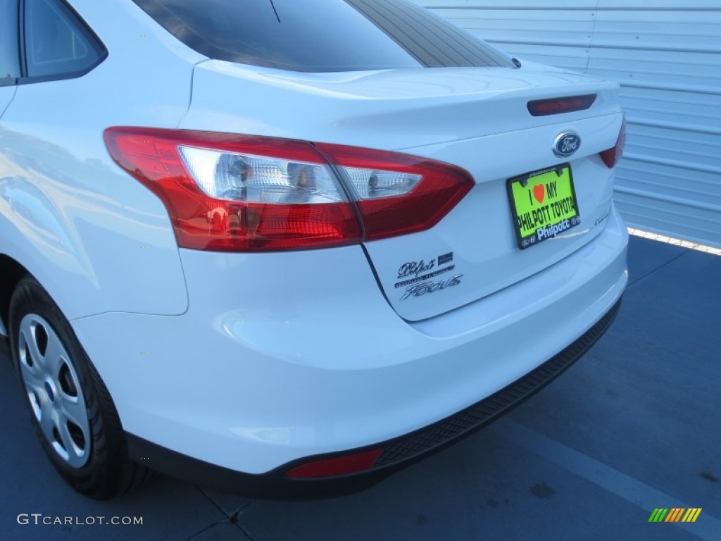 2012 Focus S Sedan - Oxford White / Charcoal Black photo #18