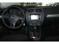 Black Uni - Jetta SE Sedan Photo No. 16