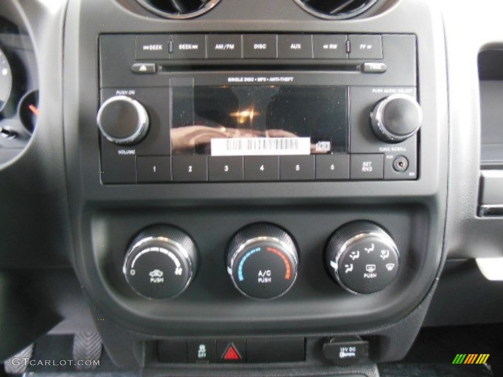 2013 Jeep Patriot Sport 4x4 Controls Photo #74654555
