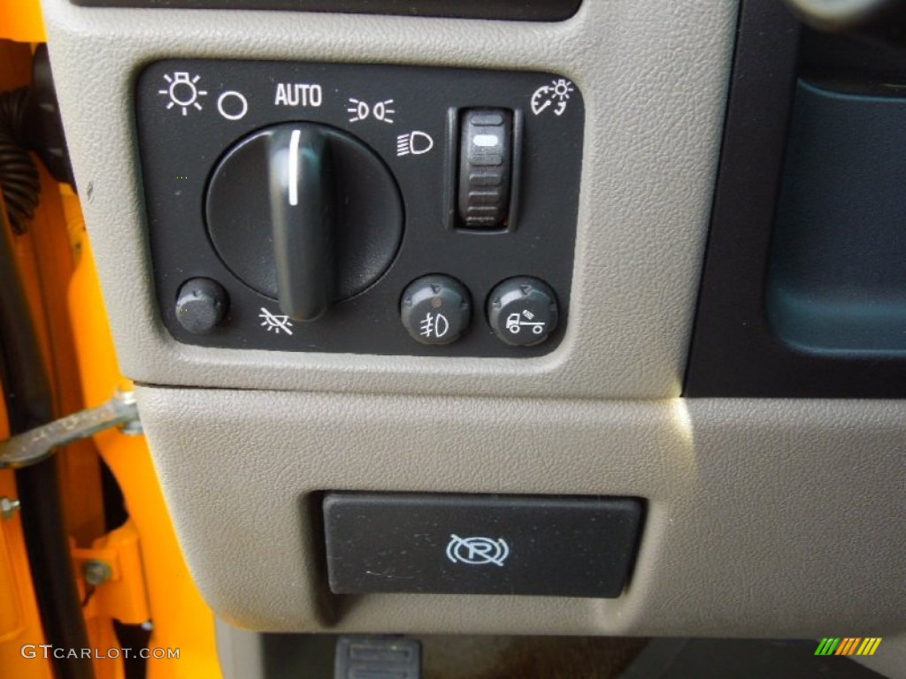2006 Chevrolet Colorado LS Regular Cab Controls Photo #74654592