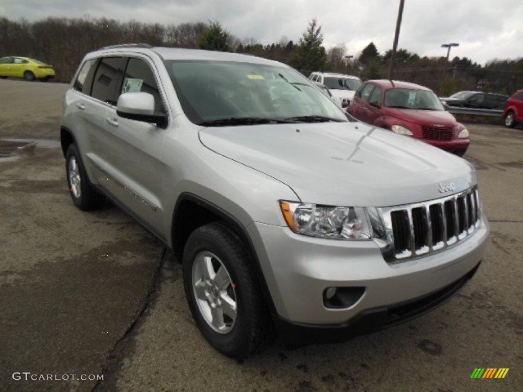 2013 Grand Cherokee Laredo 4x4 - Bright Silver Metallic / Black photo #4