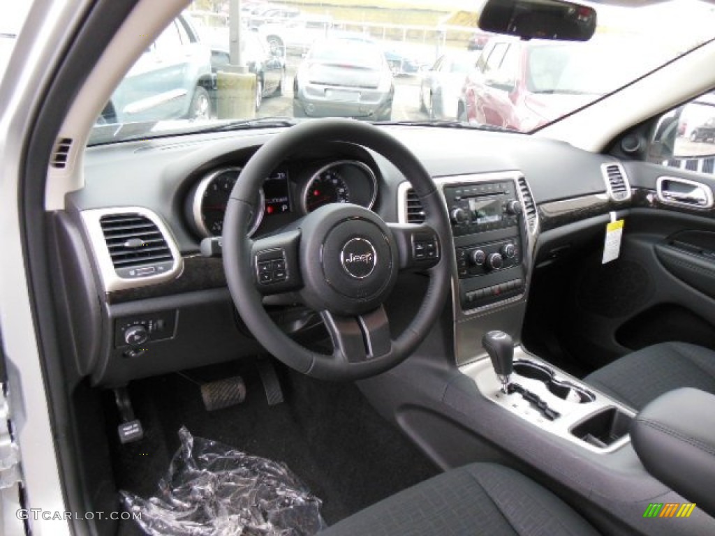 2013 Grand Cherokee Laredo 4x4 - Bright Silver Metallic / Black photo #10