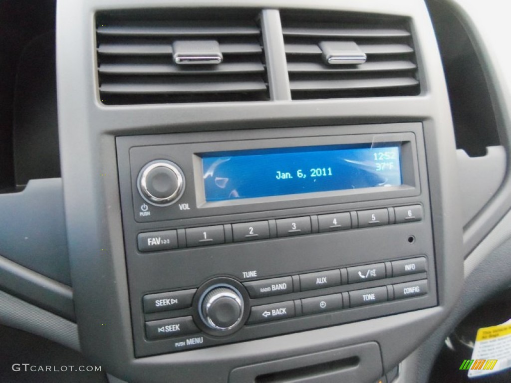 2013 Chevrolet Sonic LS Hatch Audio System Photos
