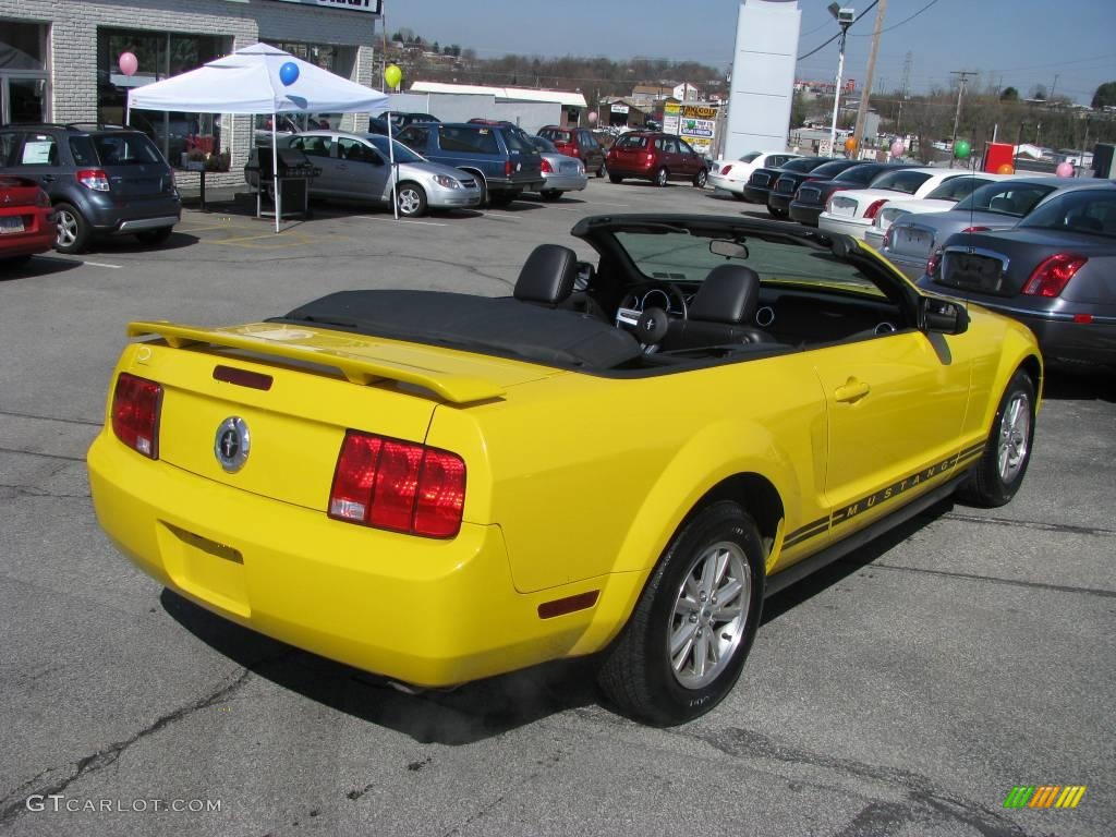2006 Mustang V6 Premium Convertible - Screaming Yellow / Dark Charcoal photo #10