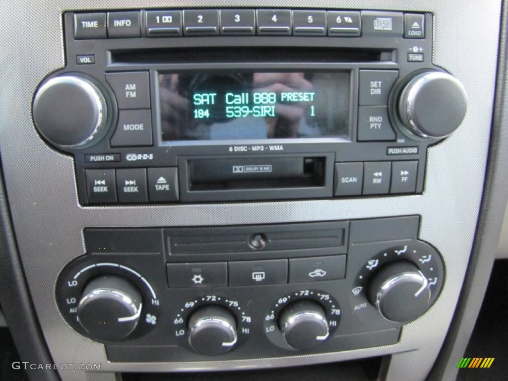 2007 Chrysler 300 Touring AWD Audio System Photos