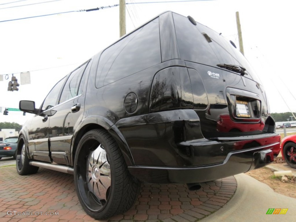 2004 Navigator Luxury - Black Clearcoat / Dove Grey photo #2