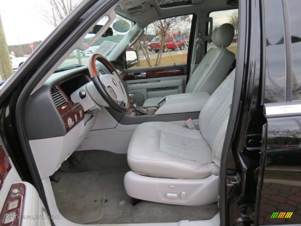 2004 Lincoln Navigator Luxury Front Seat Photo #74685601