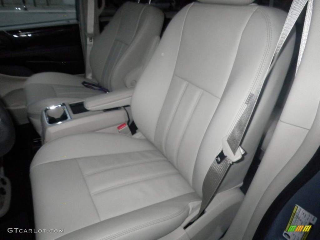 2013 Town & Country Touring - Crystal Blue Pearl / Black/Light Graystone photo #6