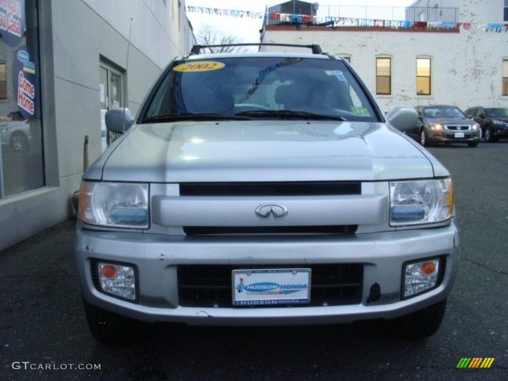 2002 QX4 4x4 - Brilliant Silver Metallic / Graphite photo #2