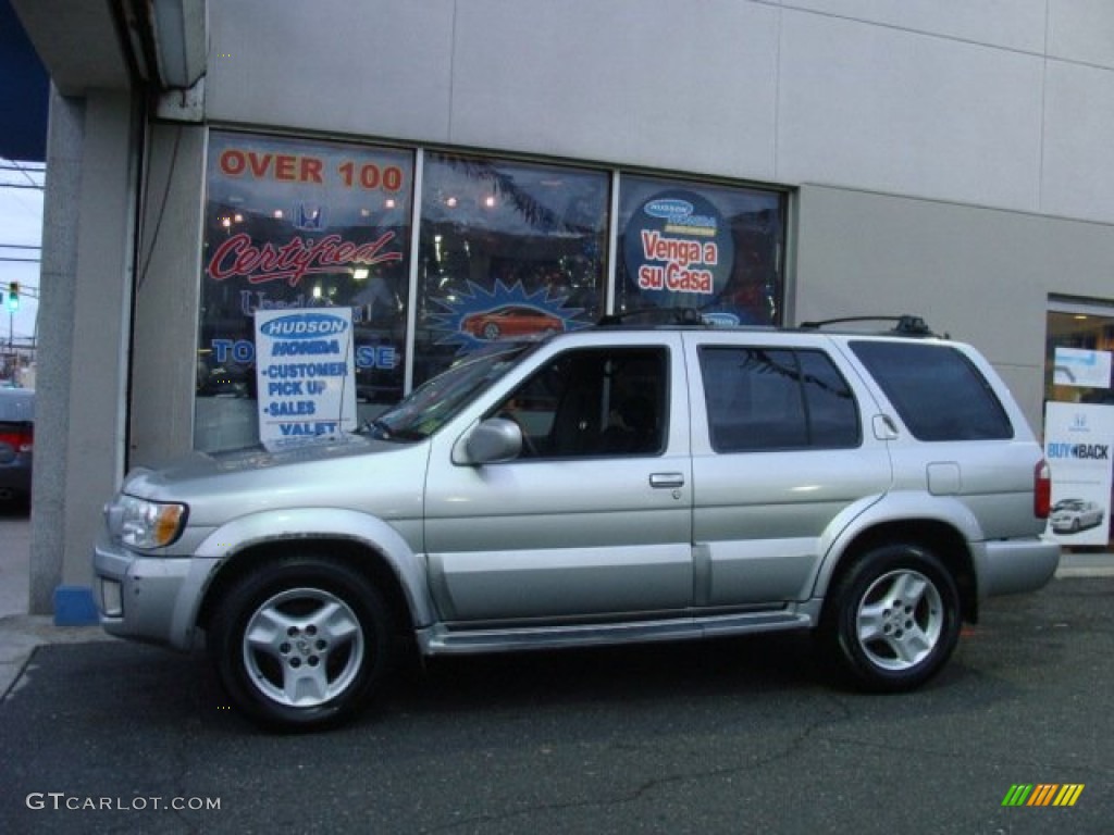 2002 QX4 4x4 - Brilliant Silver Metallic / Graphite photo #3