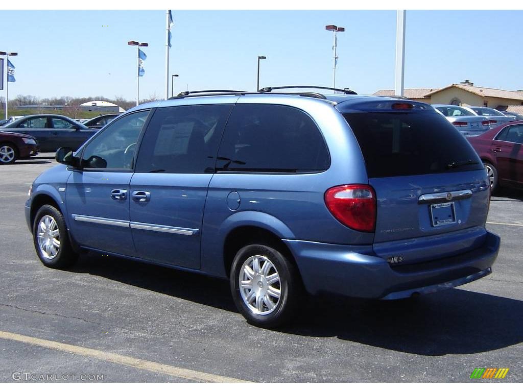 2007 Town & Country Touring - Marine Blue Pearl / Dark Khaki/Light Graystone photo #2