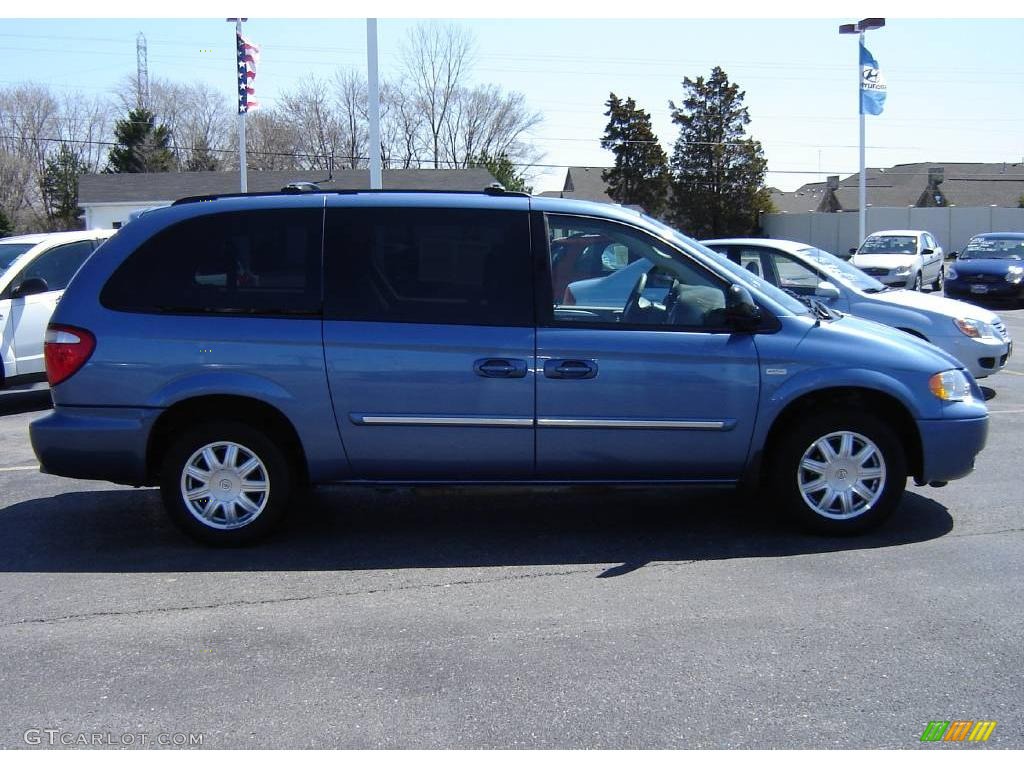 2007 Town & Country Touring - Marine Blue Pearl / Dark Khaki/Light Graystone photo #5